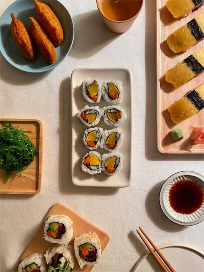 chụp món ăn sushi iPhone 12